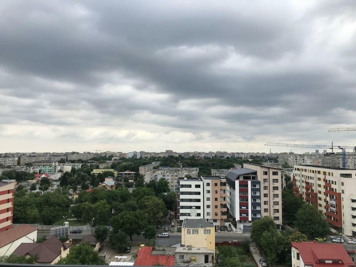 Luxury Westpark 2 Residence With Lake View Boekarest Buitenkant foto