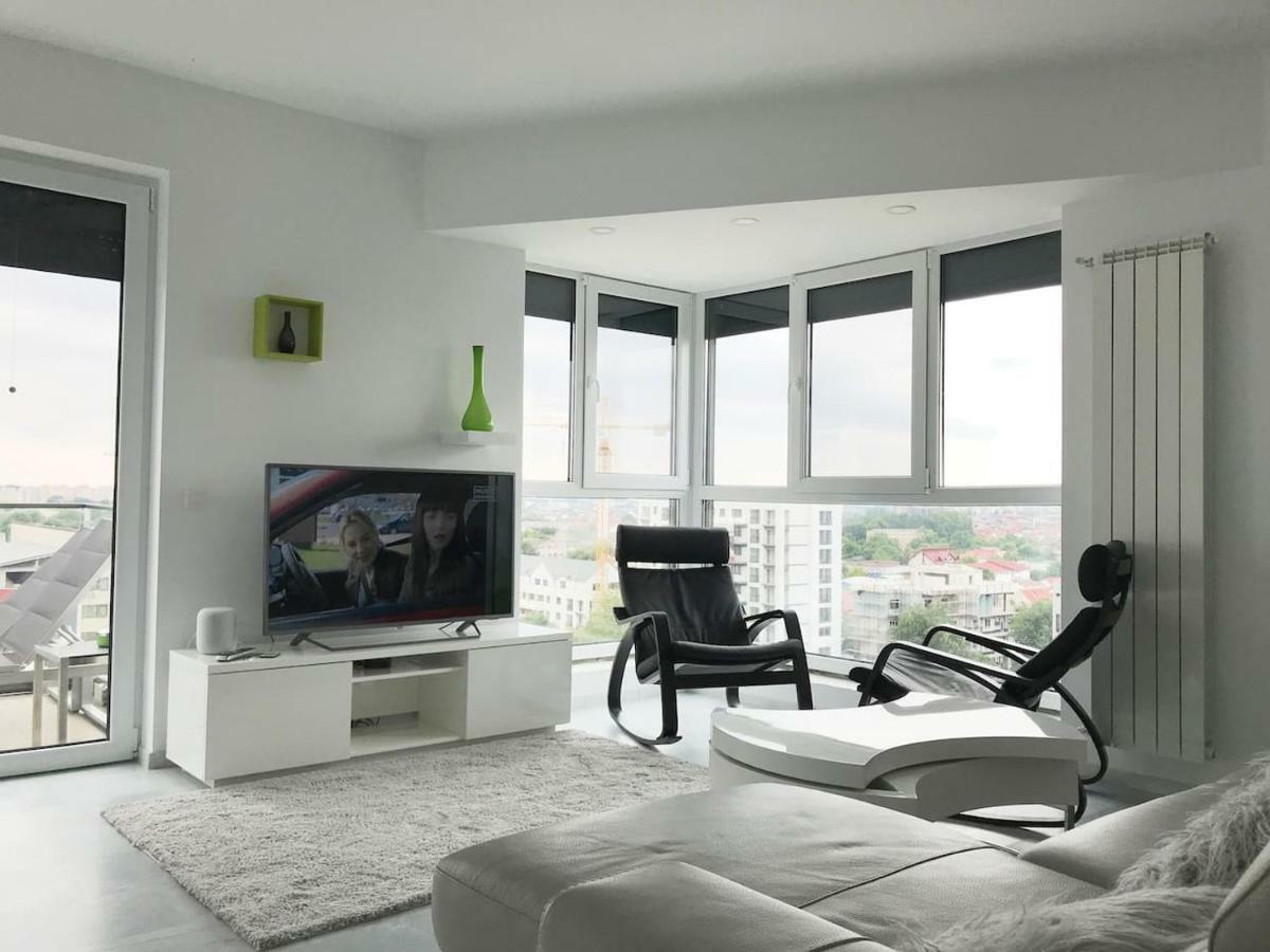 Luxury Westpark 2 Residence With Lake View Boekarest Buitenkant foto