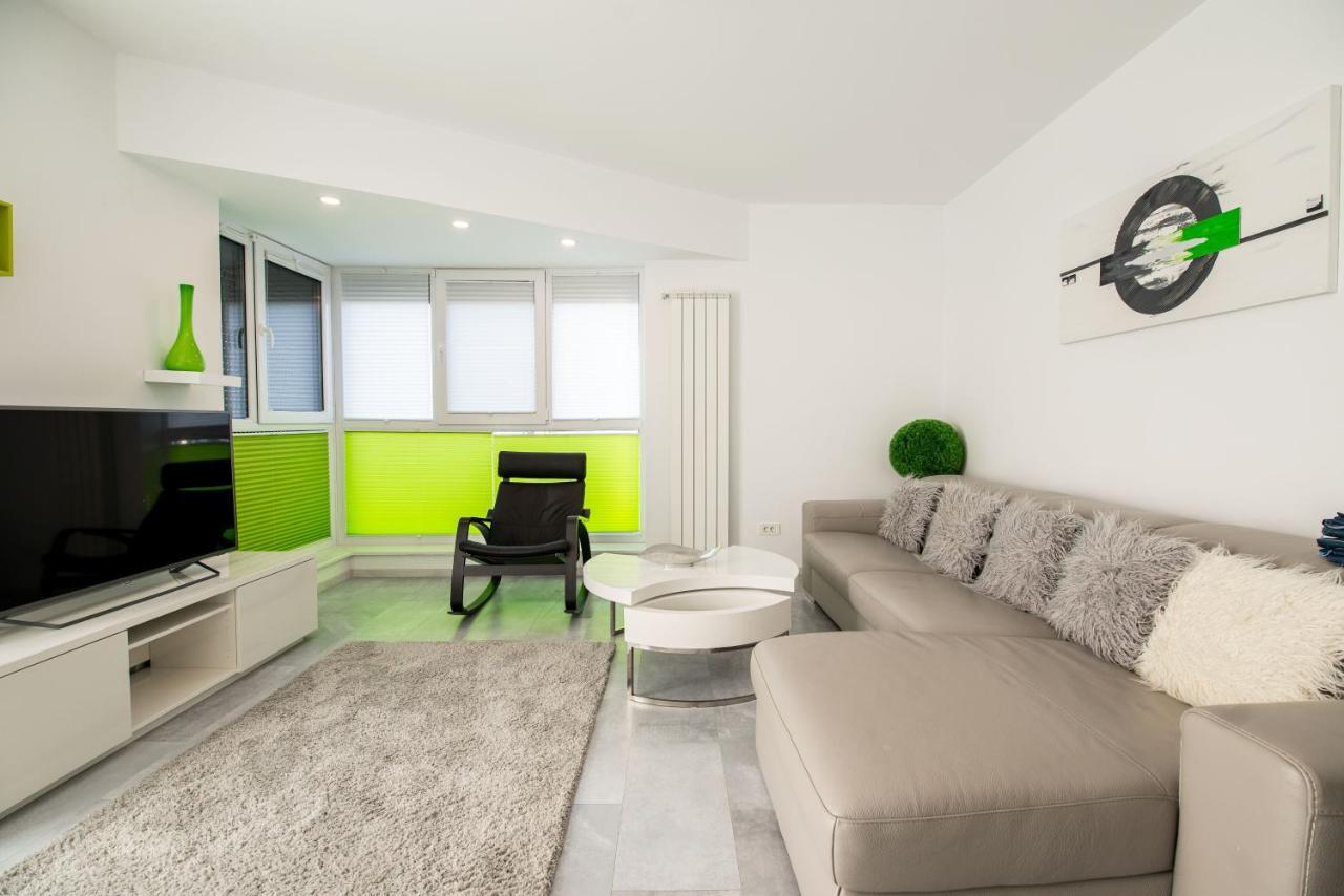 Luxury Westpark 2 Residence With Lake View Boekarest Buitenkant foto