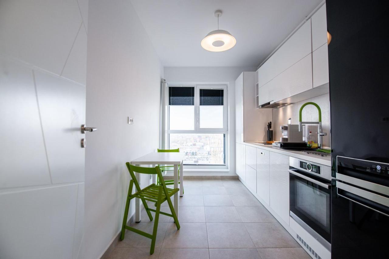 Luxury Westpark 2 Residence With Lake View Boekarest Buitenkant foto
